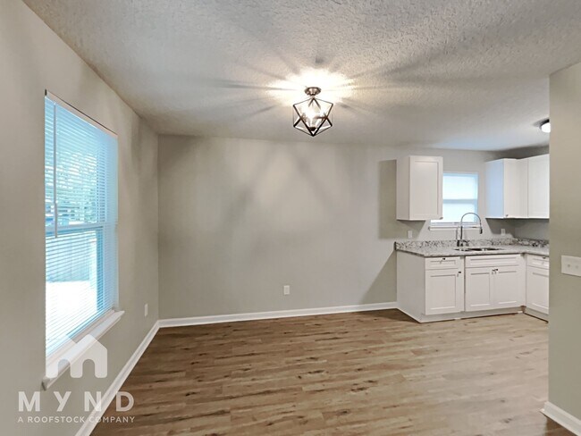 Building Photo - 3055 Dignan St