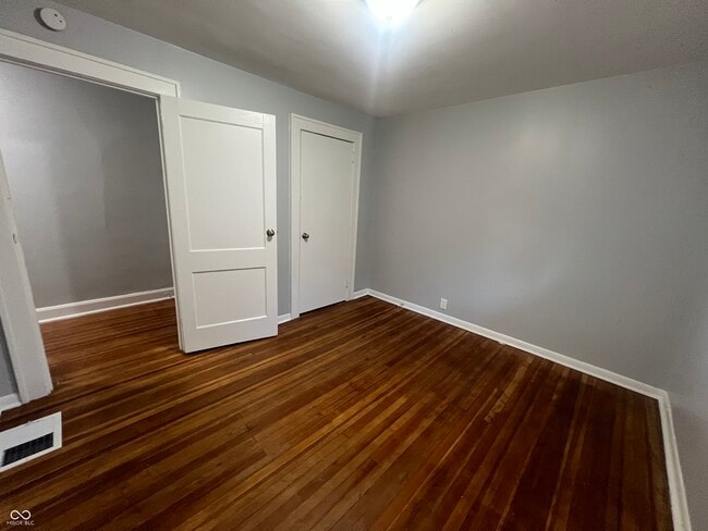 Building Photo - 504 Dequincy St