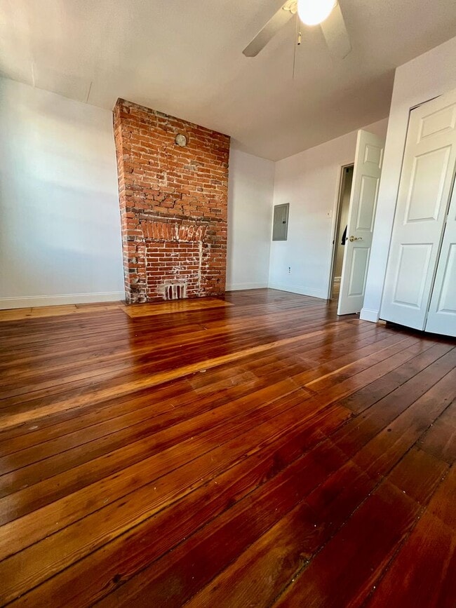 Building Photo - 713 S 2nd St