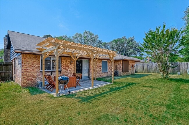 Building Photo - 2215 Fort Laramie Dr