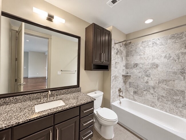 Building Photo - 10401 Town & Country Way