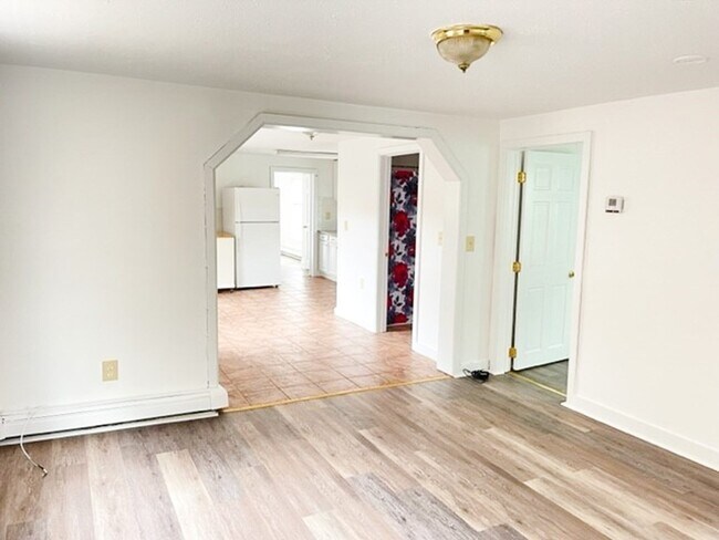 Building Photo - 28 Wyman St