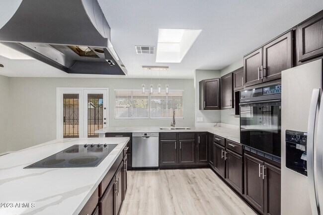 Building Photo - 1512 W Estrella Dr