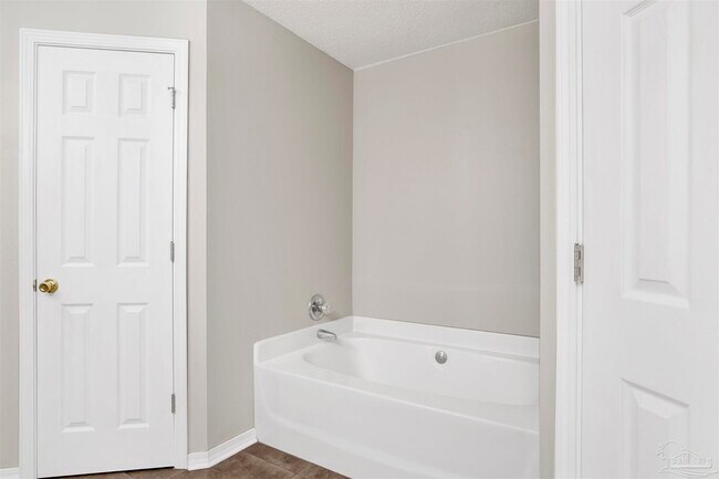 Building Photo - 512 Batten Blvd