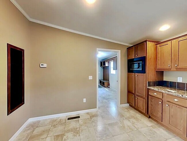 Building Photo - Fabulous ranch home on 1/2 acre.