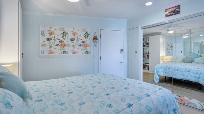 Building Photo - 23 S Forest Beach Dr