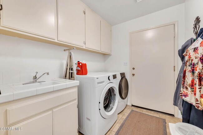 Building Photo - 5050 Golden Nugget Way