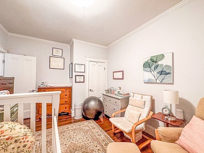 Building Photo - 35 Hillock St