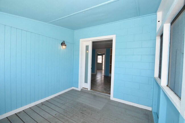 Building Photo - 511 North Central Avenue