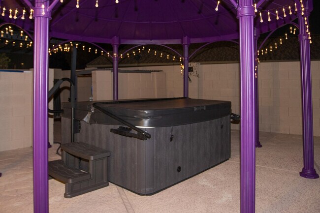 Building Photo - 1541 E Peregrine Trail