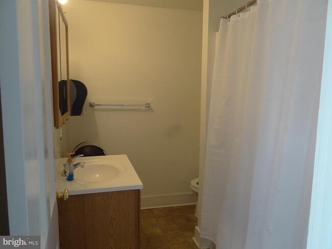 Building Photo - 510 Maple St