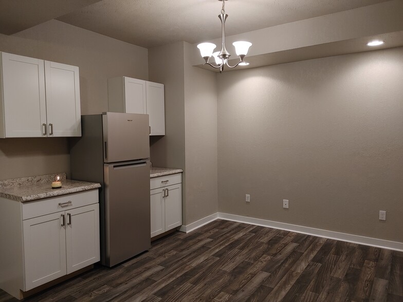 Building Photo - 1619 W Providence Ave