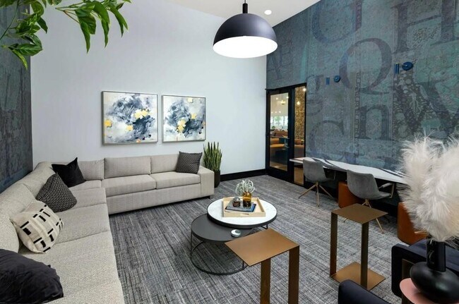 Building Photo - 5617 Oak St