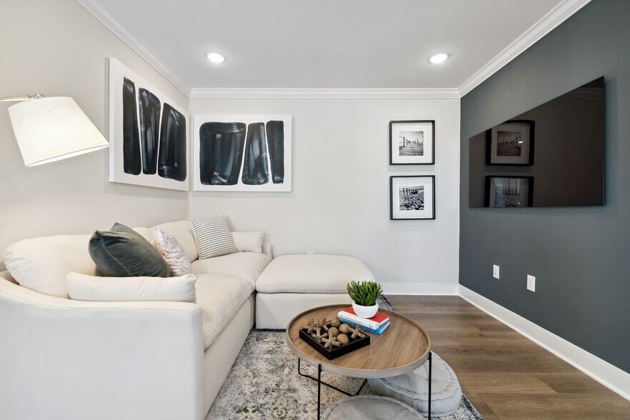 Building Photo - 4053 Heron Dr