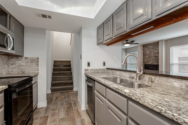 Building Photo - 13109 Burninglog Ln