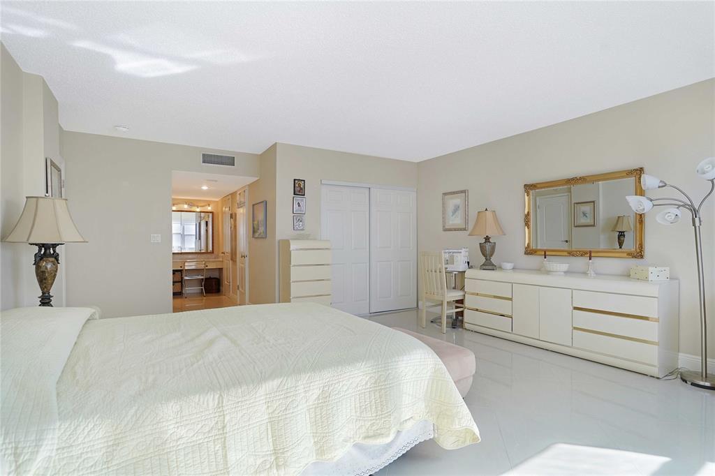 Building Photo - 3400 Galt Ocean Dr