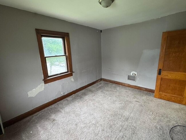 Building Photo - 736 Seymour Ave