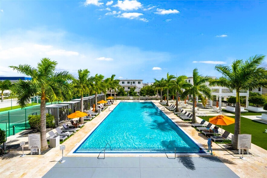 Building Photo - 6400 NW 105th Pl