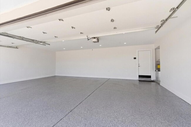 Building Photo - 8372 E San Salvador Dr