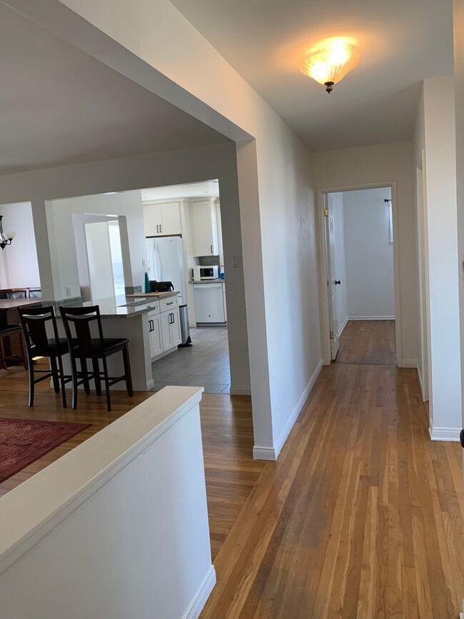 Building Photo - Spacious 3+3 Single Story Home w/ office -...