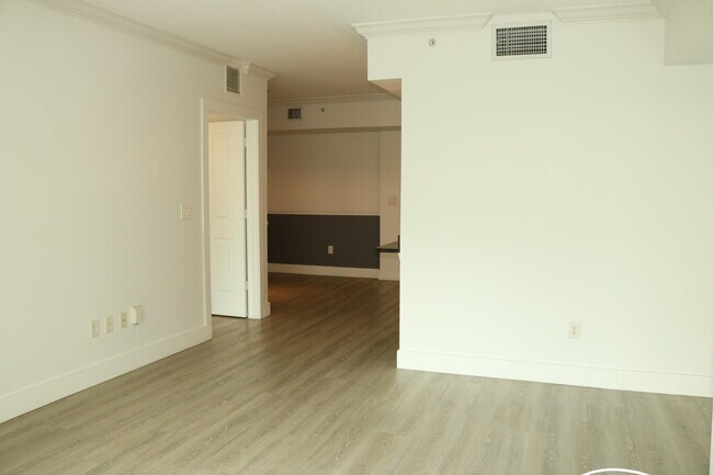 Building Photo - 600 S Dixie Hwy