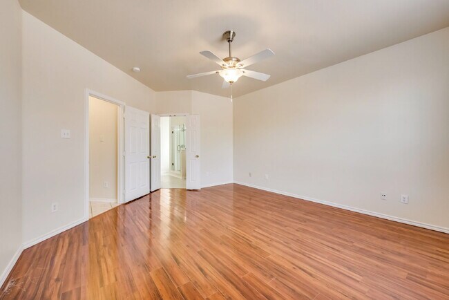 Building Photo - Great 4 bed 2 bathroom 2 story home minute...