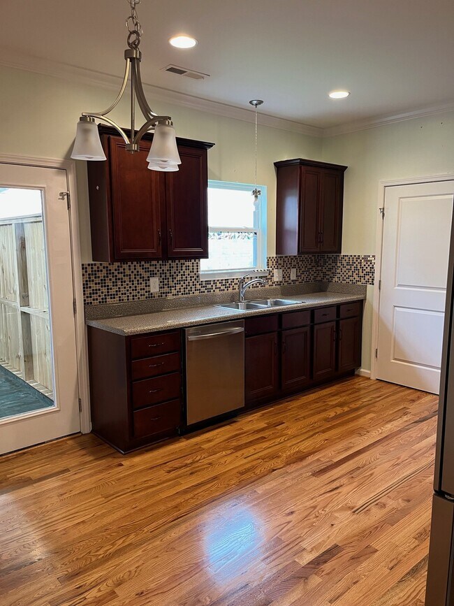 Building Photo - "Charming 2-Bed, 2-Bath Condo with Gleamin...