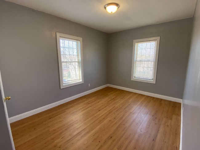 Building Photo - 824 Main St