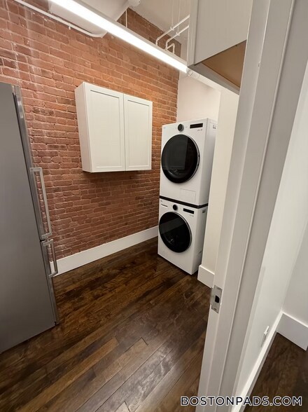 Building Photo - 190 High St