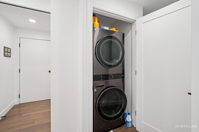 Building Photo - 919 Vallejo St