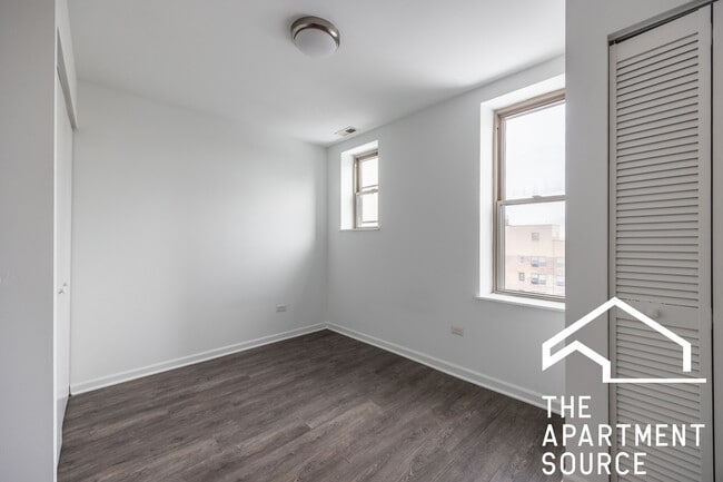 Building Photo - 940 W Winona St