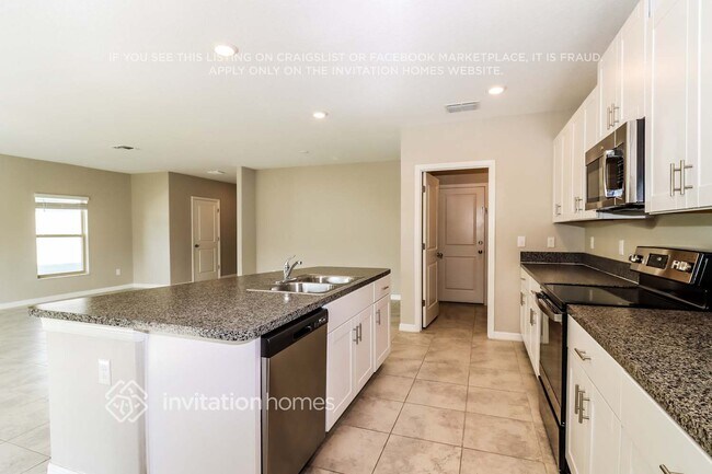 Building Photo - 15553 Miller Creek Dr