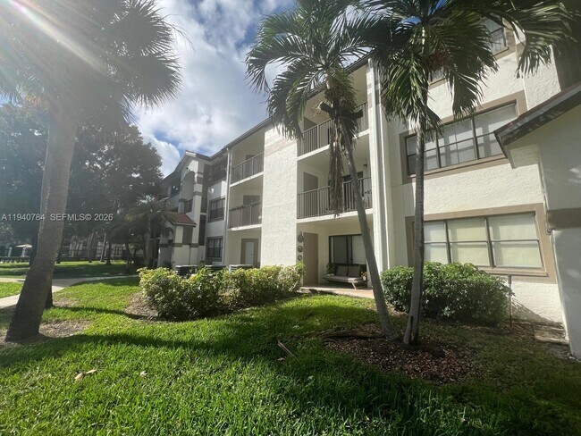 Building Photo - 550 S Park Rd