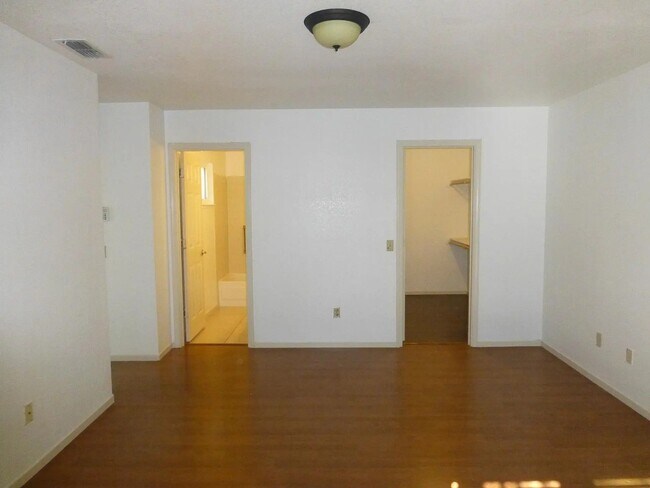 Building Photo - 107 Petrilli Cir