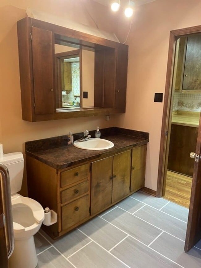 Building Photo - Lakeview Ranch Located in a Quiet Neighborhood