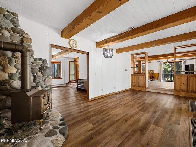 Building Photo - 445 Country Club Dr