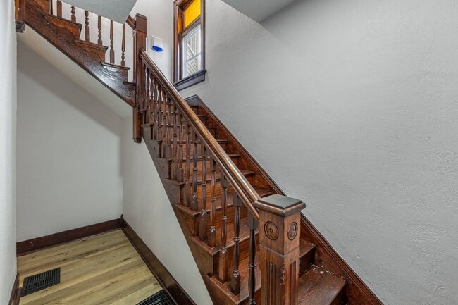 Building Photo - 4 Bed 3 Bath Single Family Home Available in Dayton*