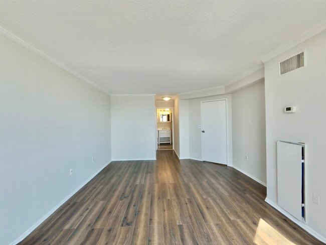 Building Photo - 1309 Harmon Cove Tower