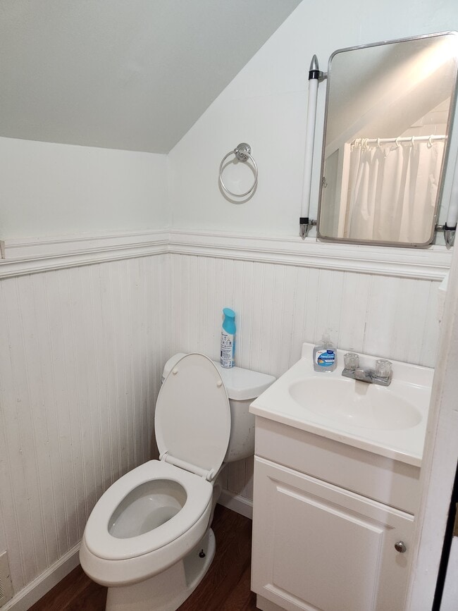 Building Photo - 168 Main St