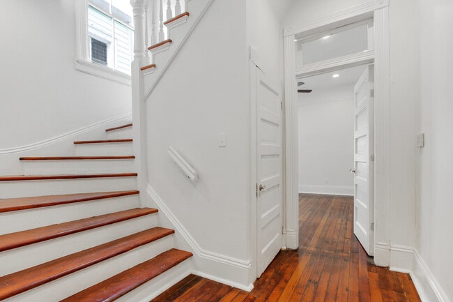 Building Photo - 3025 Banks- left