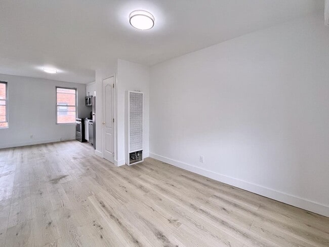 Building Photo - 379 Monmouth St