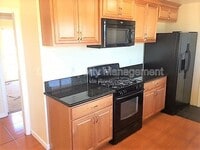 Building Photo - 1932 Lincoln St