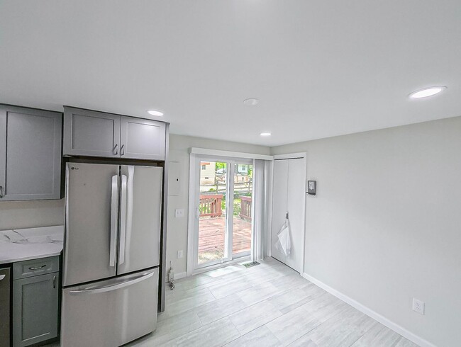 Building Photo - Charming and 3 Bed 2.5 Bath Home In Serene...