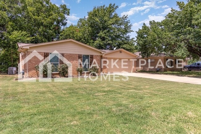 Building Photo - 2801 Fairbrook St