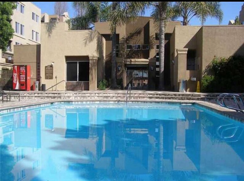 pool - 8889 Caminito Plaza Centro