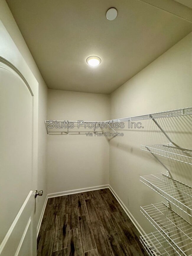 Building Photo - 201 Spindle Ct