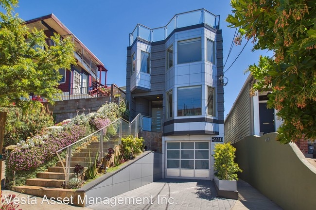 Primary Photo - 2311 19th St