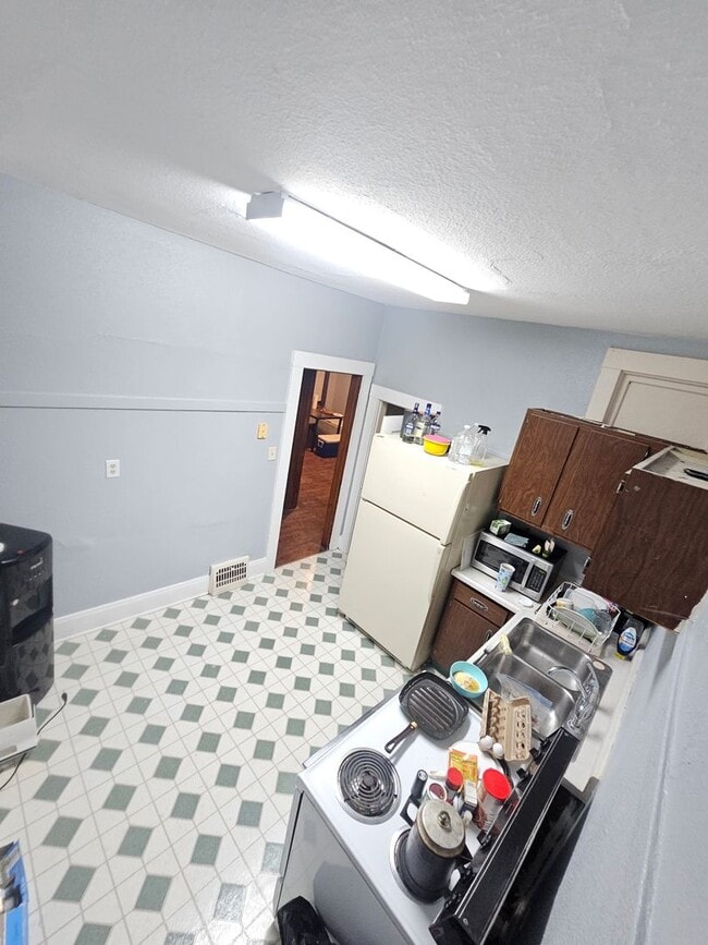 Building Photo - 1372 Merryman St