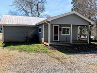 Building Photo - Available May 2025 | 2 Bedroom Bungalow | ...