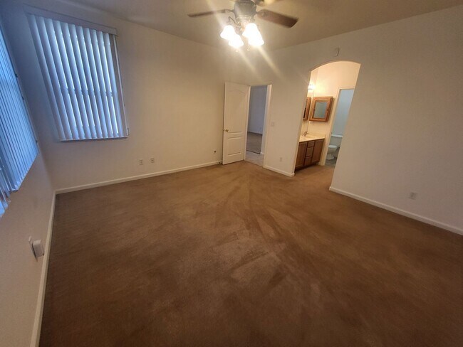 Building Photo - 1903 Teal Dr